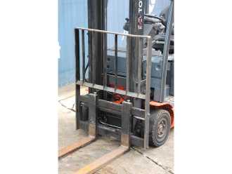 Použité vysokozdvižné vozíky TOYOTA 8FBE15T ELEKTRO VIERRADFRONTSTAPLER (13063421)