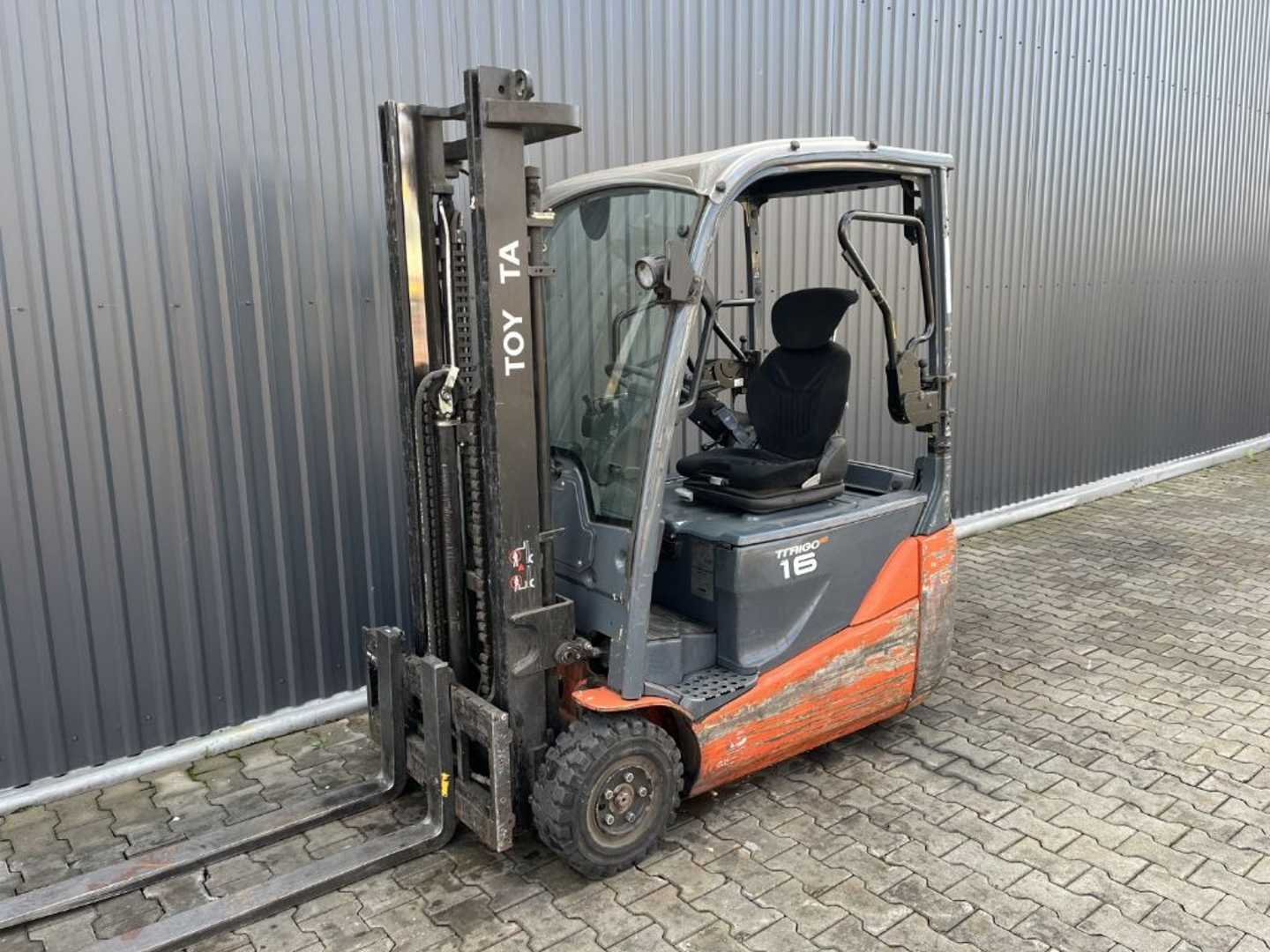 Použité vysokozdvižné vozíky TOYOTA 8FBE16T ELEKTRO DREIRADFRONTSTAPLER (12989538)