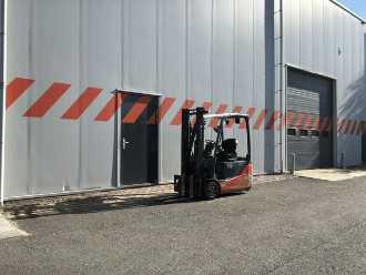 Použité vysokozdvižné vozíky TOYOTA 8FBE18T ELEKTRO DREIRADFRONTSTAPLER (13073799)