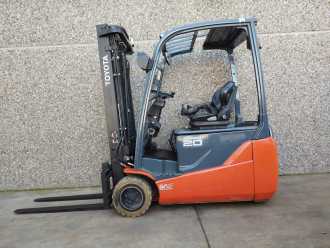 Použité vysokozdvižné vozíky TOYOTA 8FBE20T ELEKTRO DREIRADFRONTSTAPLER (12917585)