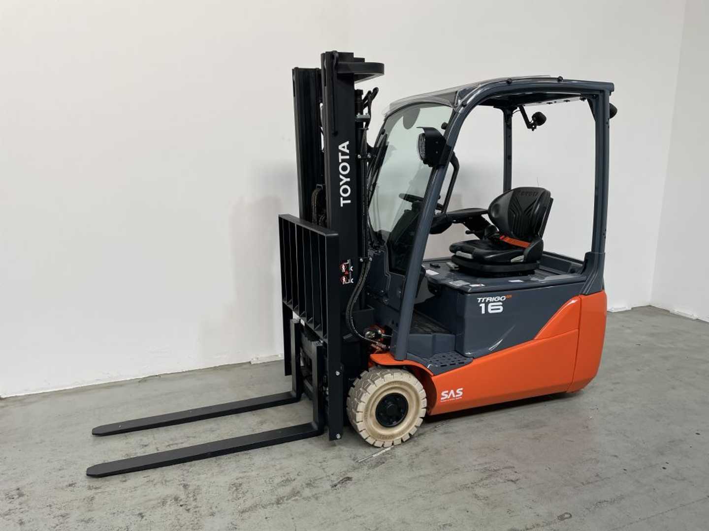 Použité vysokozdvižné vozíky TOYOTA 8FBE20T **HotDeal** ELEKTRO DREIRADFRONTSTAPLER (13069442)