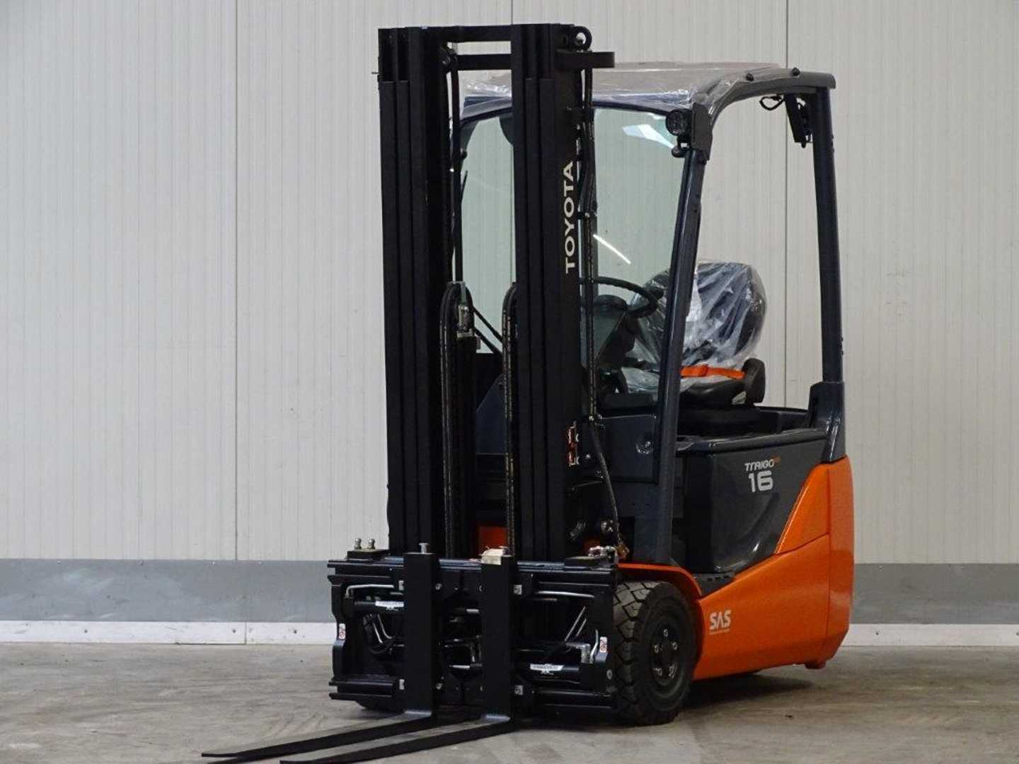 Použité vysokozdvižné vozíky TOYOTA 8FBEK16T - DEMO - TRIPLEX ELEKTRO DREIRADFRONTSTAPLER (13018835)