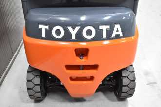 Použité vysokozdvižné vozíky TOYOTA 8FBM18T /57626/ ELEKTRO VIERRADFRONTSTAPLER (13039646)