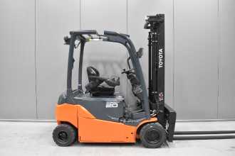 Použité vysokozdvižné vozíky TOYOTA 8FBM20T /58317/ ELEKTRO VIERRADFRONTSTAPLER (13061718)