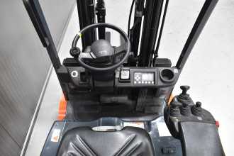 Použité vysokozdvižné vozíky TOYOTA 8FBM20T /58317/ ELEKTRO VIERRADFRONTSTAPLER (13061718)