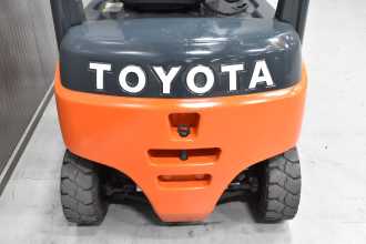 Použité vysokozdvižné vozíky TOYOTA 8FBM20T /58317/ ELEKTRO VIERRADFRONTSTAPLER (13061718)