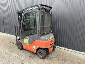 Použité vysokozdvižné vozíky TOYOTA 8FBMK16T ELEKTRO VIERRADFRONTSTAPLER (13065984)