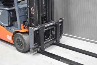 Použité vysokozdvižné vozíky TOYOTA 8FBMT16 /53269/ ELEKTRO VIERRADFRONTSTAPLER (12932255)