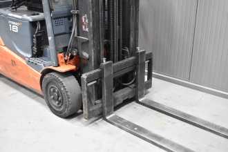 Použité vysokozdvižné vozíky TOYOTA 8FBMT18 /59088/ ELEKTRO VIERRADFRONTSTAPLER (13072855)