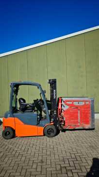 Použité vysokozdvižné vozíky TOYOTA 8FBMT18 ELEKTRO VIERRADFRONTSTAPLER (13073294) backdrop