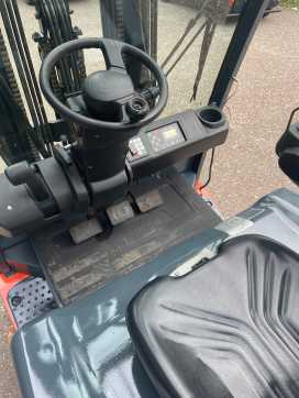 Použité vysokozdvižné vozíky TOYOTA 8FBMT25 ELEKTRO VIERRADFRONTSTAPLER (13068334)
