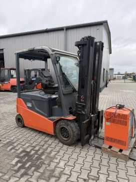 Použité vysokozdvižné vozíky TOYOTA 8FBMT35 ELEKTRO VIERRADFRONTSTAPLER (13075631)