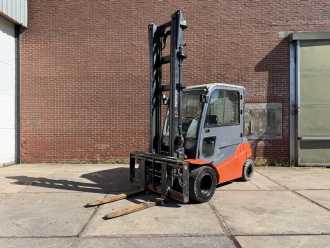 Použité vysokozdvižné vozíky TOYOTA 8FBMT50 ELEKTRO VIERRADFRONTSTAPLER (13040123)