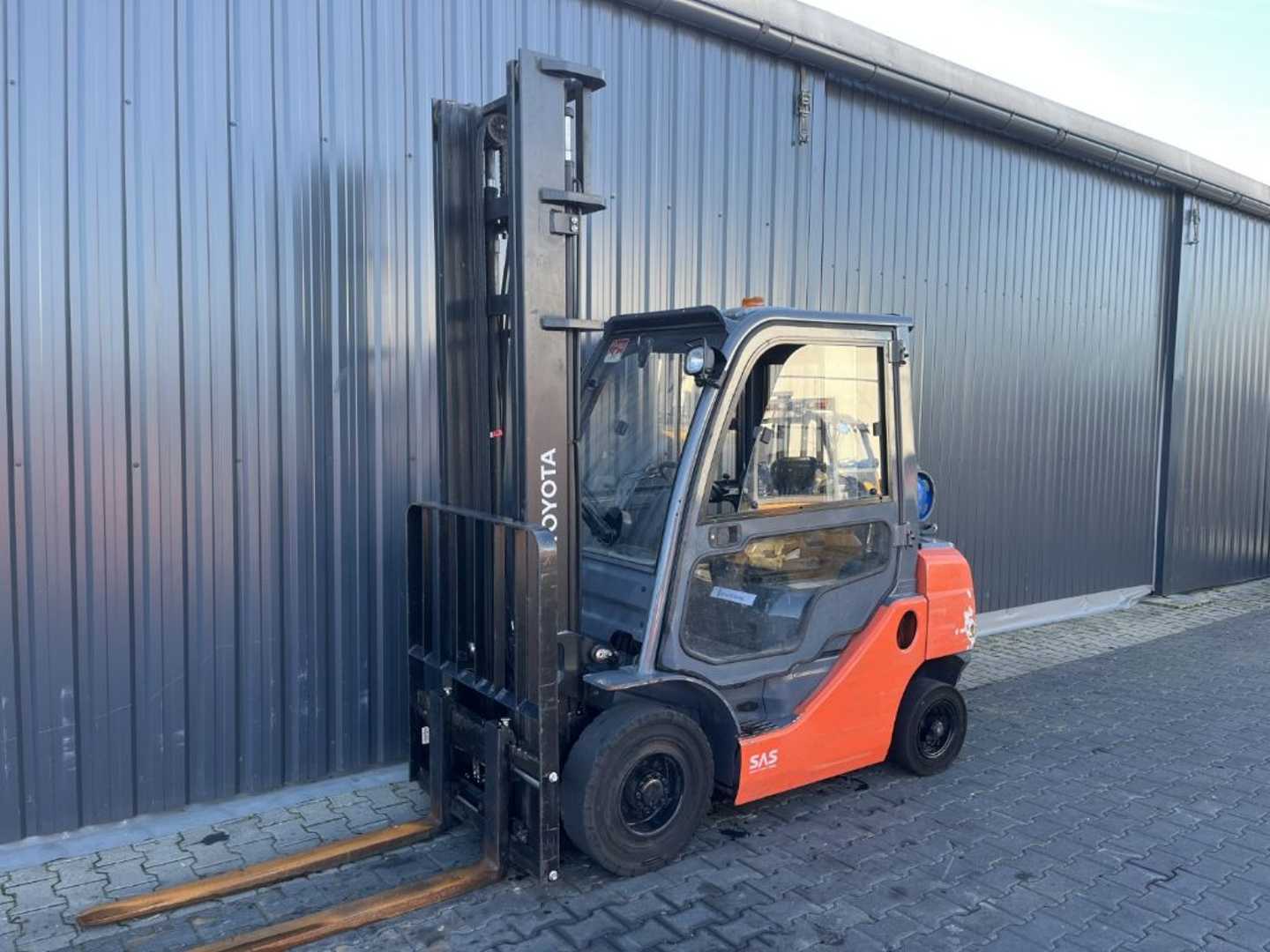 Použité vysokozdvižné vozíky TOYOTA 8FGF25 GAS VIERRADFRONTSTAPLER (13071264)