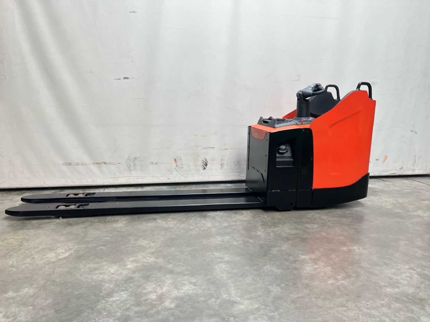 Použité vysokozdvižné vozíky TOYOTA LPE 220 ELEKTRO NIEDERHUBWAGENDEICHSEL (13076493)