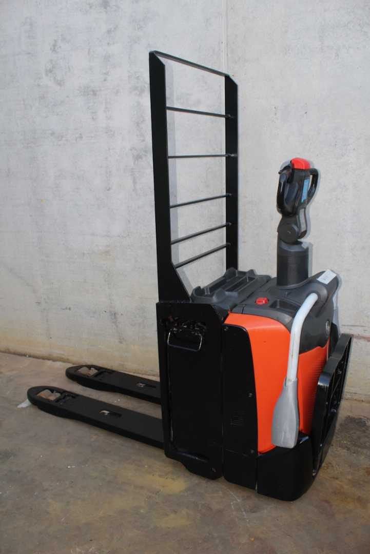 Použité vysokozdvižné vozíky TOYOTA LPE200 ELEKTRO NIEDERHUBWAGENSEMIELEKTRISCH (13066837)