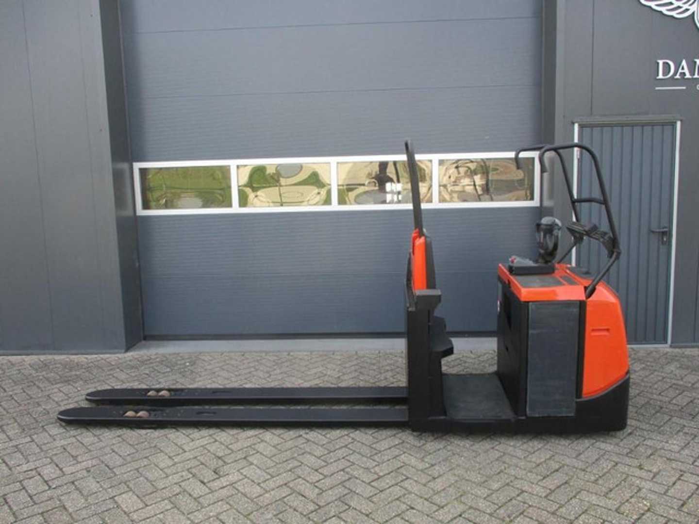 Použité vysokozdvižné vozíky TOYOTA OSE250 ELEKTRO NIEDERHUBKOMMISSIONIERER (13033766)