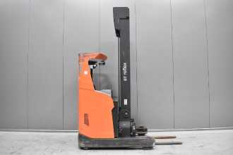 Použité vysokozdvižné vozíky TOYOTA RRE 160 H /57974/ ELEKTRO SCHUBMASTSTAPLER (13055315)