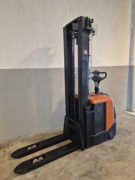 Použité vysokozdvižné vozíky TOYOTA SSL16 ELEKTRO HOCHHUBWAGENFAHRERSTAND (13067002)