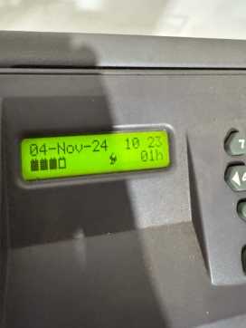 Použité vysokozdvižné vozíky UNICARRIERS 100SDTFV570XTF - Teleskopgabeln - Wie Neu! - 1Std. ELEKTRO SEITENSTAPLER (12917267)