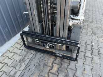 Použité vysokozdvižné vozíky UNICARRIERS U1D2A20LQ GAS VIERRADFRONTSTAPLER (13028720)