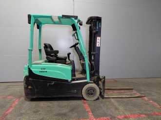 Použité vysokozdvižné vozíky YALE ERP16VTLWB ELEKTRO DREIRADFRONTSTAPLER (13065344)