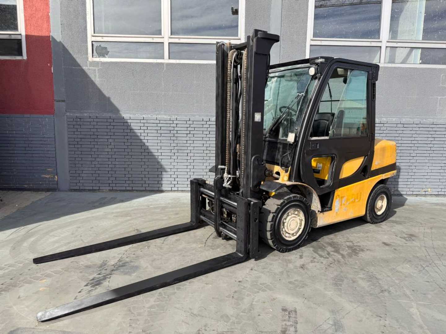 Použité vysokozdvižné vozíky YALE GDP 40 VX6 Baujahr 2015 /Stunden 14051/ Kabine/Duplex DIESEL VIERRADFRONTSTAPLER (13000989)