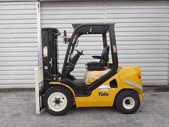 Použité vysokozdvižné vozíky YALE GDP30UX DIESEL VIERRADFRONTSTAPLER (13005141) backdrop