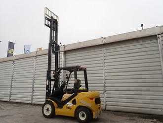 Použité vysokozdvižné vozíky YALE GDP30UX DIESEL VIERRADFRONTSTAPLER (13005141)