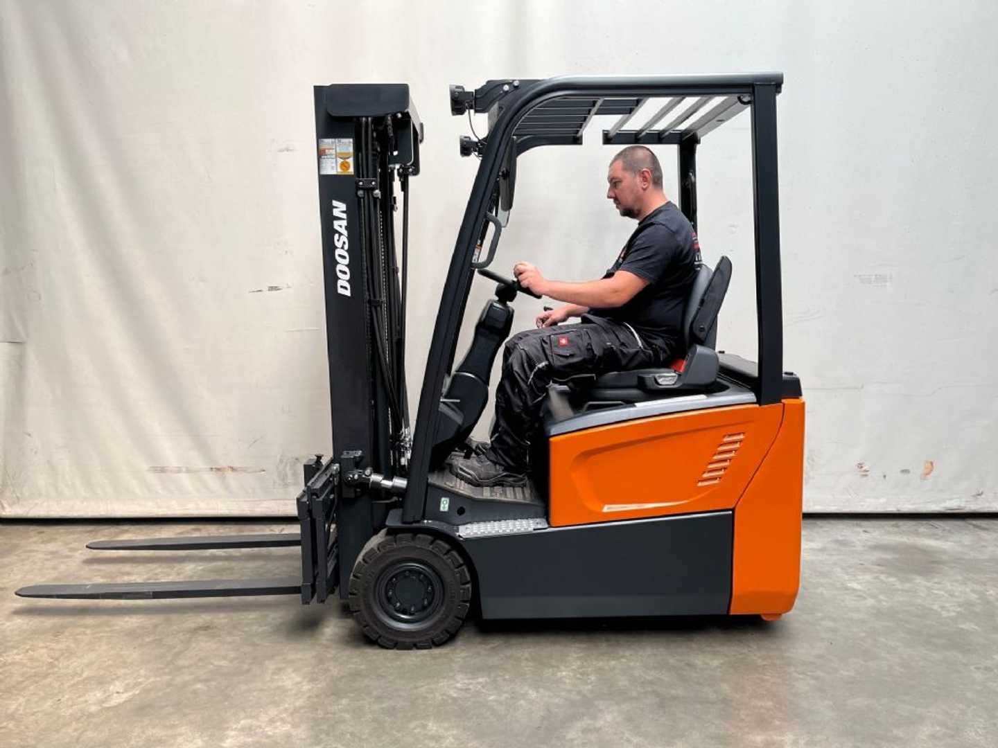 Used Forklift Truck DOOSAN B15T-7 ELEKTRO DREIRADFRONTSTAPLER (13055416)