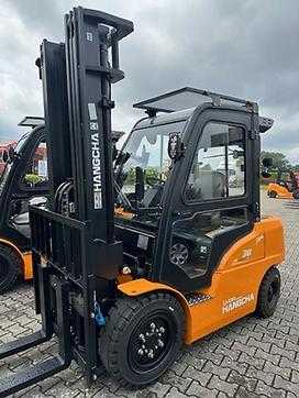 Used Forklift Truck HANGCHA CPD38 ELEKTRO VIERRADFRONTSTAPLER (12980867) backdrop