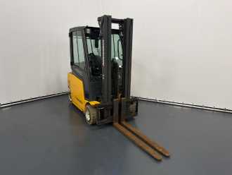 Used Forklift Truck JUNGHEINRICH EFG 320 ELEKTRO VIERRADFRONTSTAPLER (13076301) backdrop