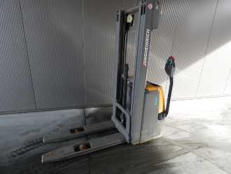 Used Forklift Truck JUNGHEINRICH EJC 112 ELEKTRO HOCHHUBWAGENDEICHSEL (13076069) backdrop