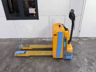 Used Forklift Truck JUNGHEINRICH EJE 118 / nur 834 Std. / Jungstars ELEKTRO NIEDERHUBWAGENDEICHSEL (13069811) backdrop