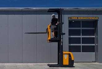 Used Forklift Truck JUNGHEINRICH EKS110Z ELEKTRO HOCHHUBWAGENFAHRERSTAND (12969935)