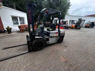 Used Forklift Truck KOMATSU FD30T-11E DIESEL VIERRADFRONTSTAPLER (13062201) backdrop