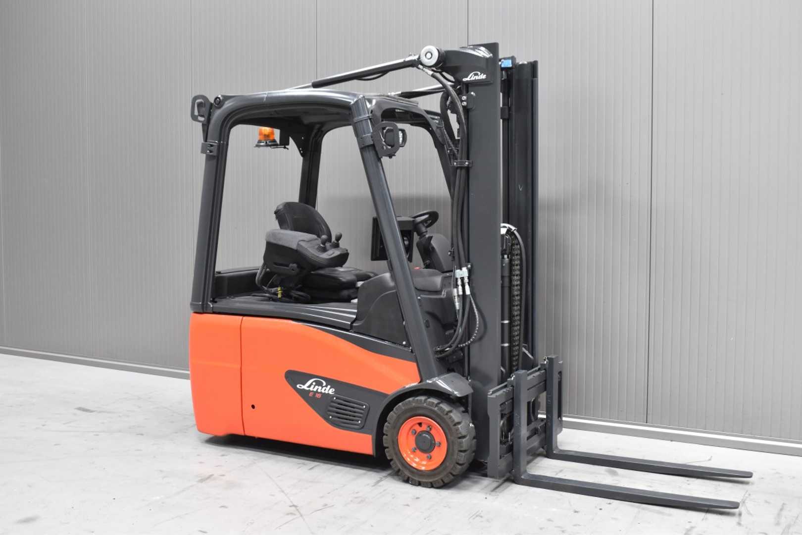 Used Forklift Truck LINDE E 16 - 02 /58848/ ELEKTRO DREIRADFRONTSTAPLER (13066188)