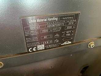 Used Forklift Truck LINDE E 25-01 ELEKTRO VIERRADFRONTSTAPLER (12666444) backdrop