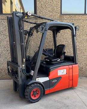 Used Forklift Truck LINDE E16 C 386-02 ELEKTRO DREIRADFRONTSTAPLER (12959530) backdrop
