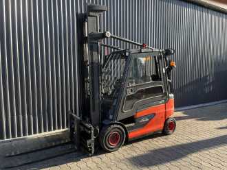Used Forklift Truck LINDE E25-01 ELEKTRO VIERRADFRONTSTAPLER (13075955) backdrop