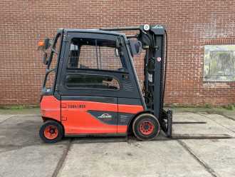 Used Forklift Truck LINDE E25L-01 ELEKTRO VIERRADFRONTSTAPLER (12993339) backdrop