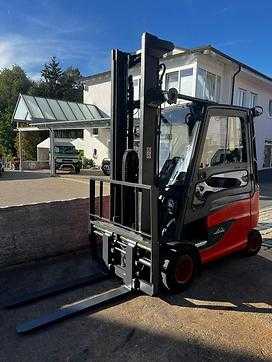 Used Forklift Truck LINDE E35HL-01 ELEKTRO VIERRADFRONTSTAPLER (13076197) backdrop