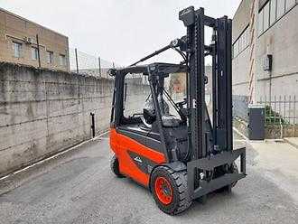 Used Forklift Truck LINDE E40/600H ELEKTRO VIERRADFRONTSTAPLER (12960675) backdrop