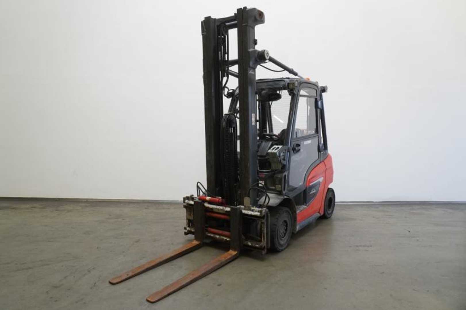 Used Forklift Truck LINDE H 25 T 1202 GAS VIERRADFRONTSTAPLER (13074279)