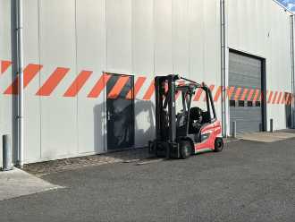 Used Forklift Truck LINDE H25T-01 GAS VIERRADFRONTSTAPLER (13071889)