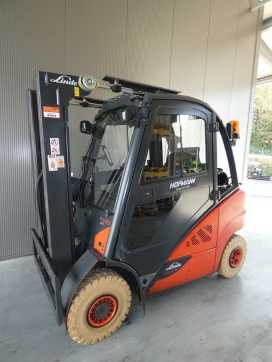 Used Forklift Truck LINDE H25T GAS VIERRADFRONTSTAPLER (13076016) backdrop