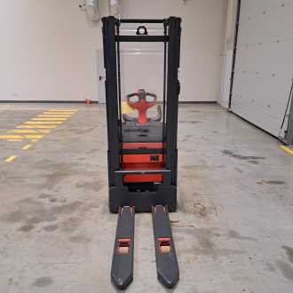 Used Forklift Truck LINDE L 16 AP ELEKTRO HOCHHUBWAGENFAHRERSTAND (12562771) backdrop