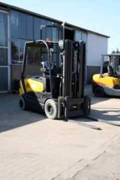 Used Forklift Truck OM XE 30 ac ELEKTRO VIERRADFRONTSTAPLER (12910488) backdrop