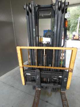 Used Forklift Truck TCM FHG 18 T3 GAS VIERRADFRONTSTAPLER (13076062)