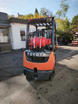 Used Forklift Truck TOYOTA 02-8 FGF 18 GAS VIERRADFRONTSTAPLER (13070550)